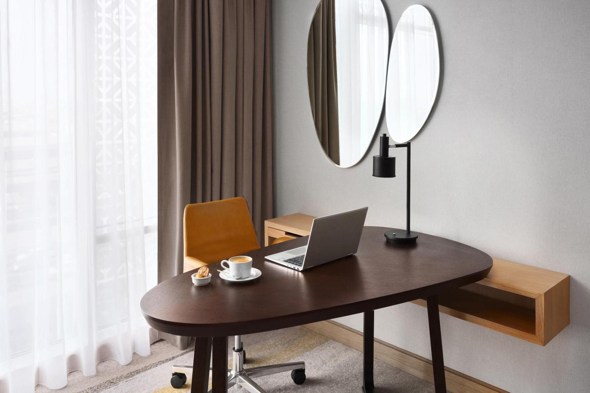 คราวน์ พลาซา เจดดาห์ อัล ซาลาม Hotel ภายนอก รูปภาพ